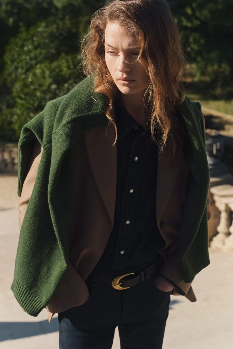 اتش اند ام جينز بقصة سلِم وأرجل مستقيمة وخصر عادي